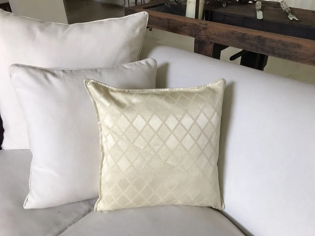 ALMOHADON  ROMBO SATEN MANTECA 40X40 (COD:RMC)