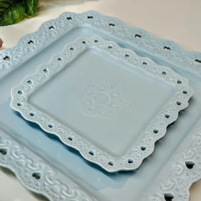 BANDEJA CUADRADA  CELESTE  PASTEL " CORAZONES " 15 X 15 (CPA021)