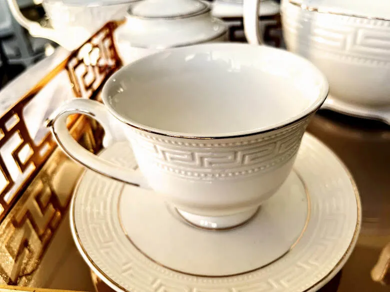 TAZA DE TE  "GLAM "  PORCELANA BORDE ORO