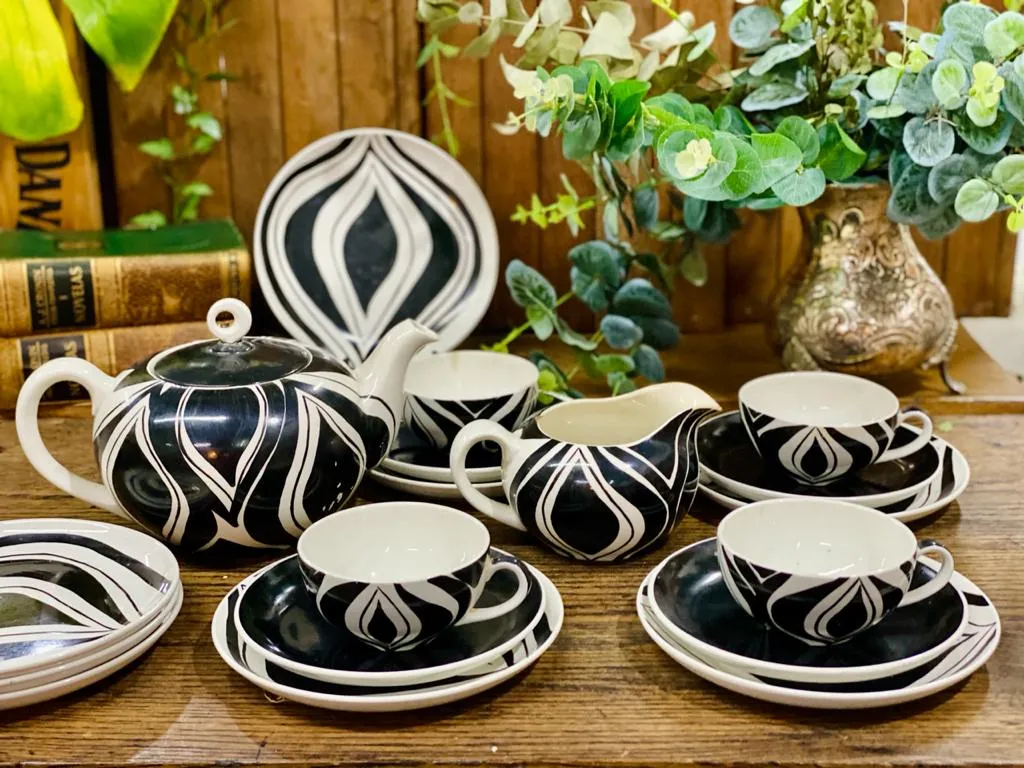 JUEGO DE TE  RETO HARTFORD BLANCO Y NEGRO 15 PZAS (4 TAZAS)