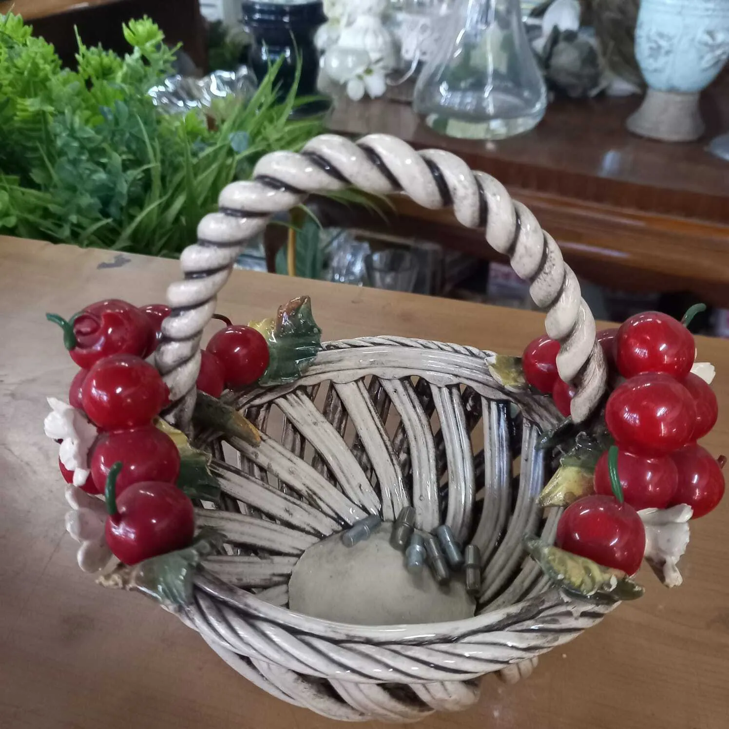 CANASTITA DE PORCELANA CON FRUTAS  Diam 14 x Alt 16 cm