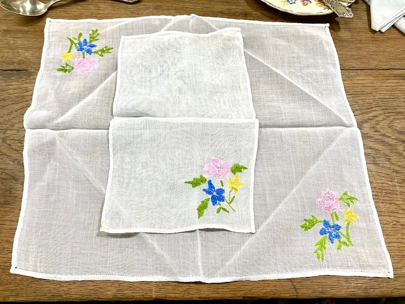 SERVILLETAS DE TE / CENA  BORDADAS - "NATALIA" 2 MEDIDAS 