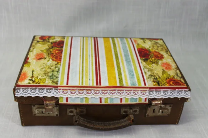 VALIJA VINTAGE   INTERVENIDA " LE COQUE" 40 X 27  X 13 ALT.