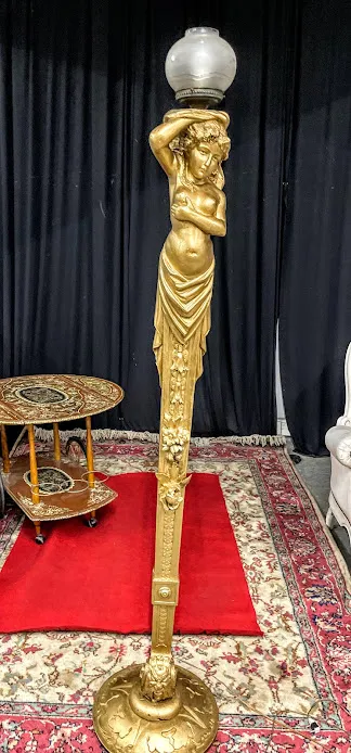 LAMPARA DE PIE ORO CON FIGURA FEMENINA  "ANGELA"