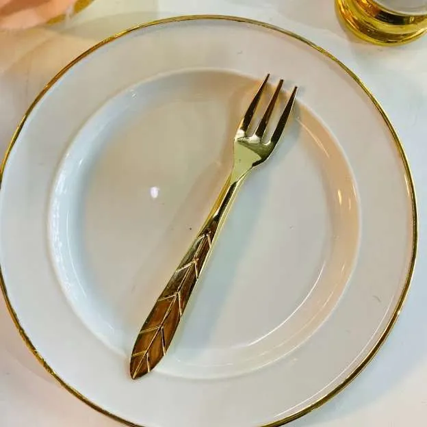 TENEDOR DE POSTRE DORADO