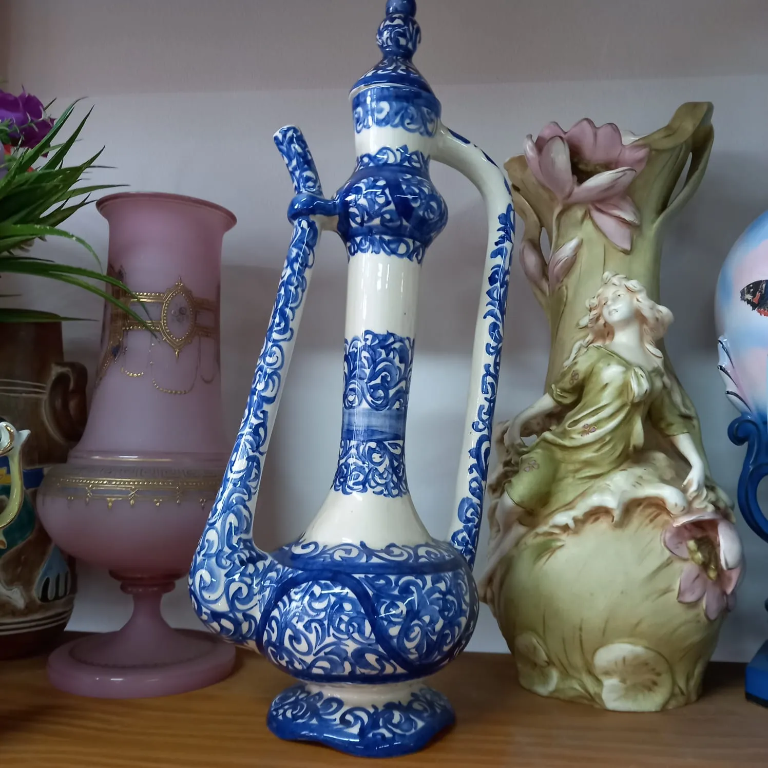 JARRON FIGURA TIPO TETERA AZUL Y BLANCO 