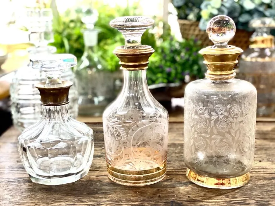 BOTELLONES  WHISKY DE CRISTAL  Y ORO  VIROLA ORO  