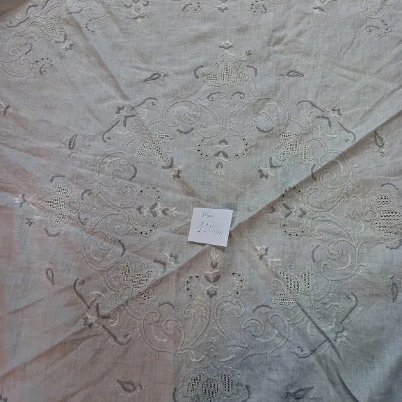 MANTEL CIRCULAR  ALGODON BORDADO CON GRIS  110 CM   MC 01