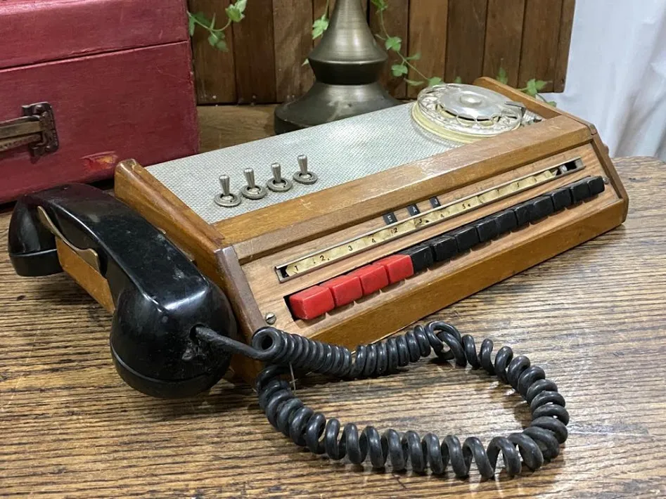 CENTRAL TELEFONICA ANTIGUA  40 X18 X9 CM ALT.