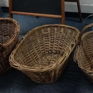 CANASTA  VINTAGE  OVAL