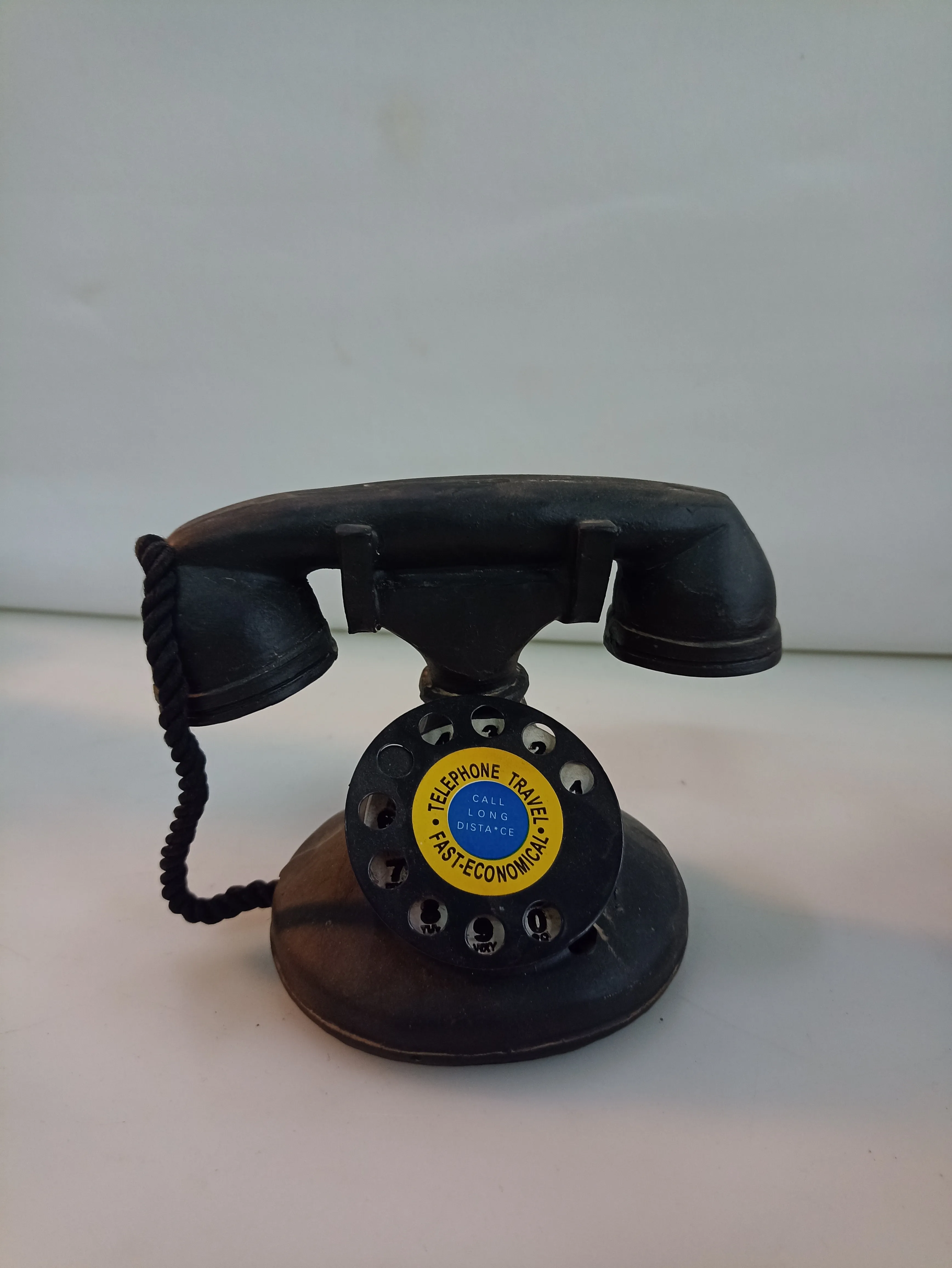 MINI TELEFONO DE RESINA NEGRO