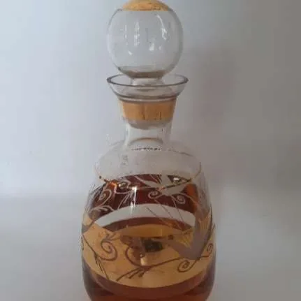 BOTELLON  DE CRISTAL Y ORO CON TAPA   