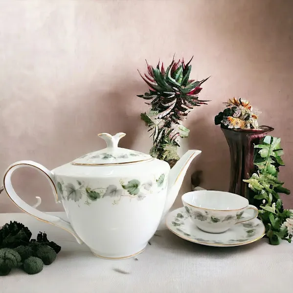 TETERA  TSUJI "HOJAS VERDES" 