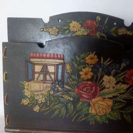 REVISTERO  COLGANTE DE MADERA 