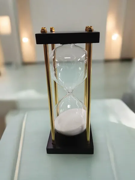 RELOJ DE ARENA  BASE NEGRA Alt. 20 cm Base 8 cm