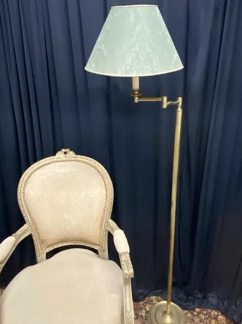 LAMPARA DE PIE  DE BRONCE CON BRAZO MOVIL ARTICULADO - LP 03