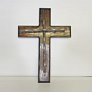 CRUCIFIJO SOBRE MADERA OSCURA  COD.02