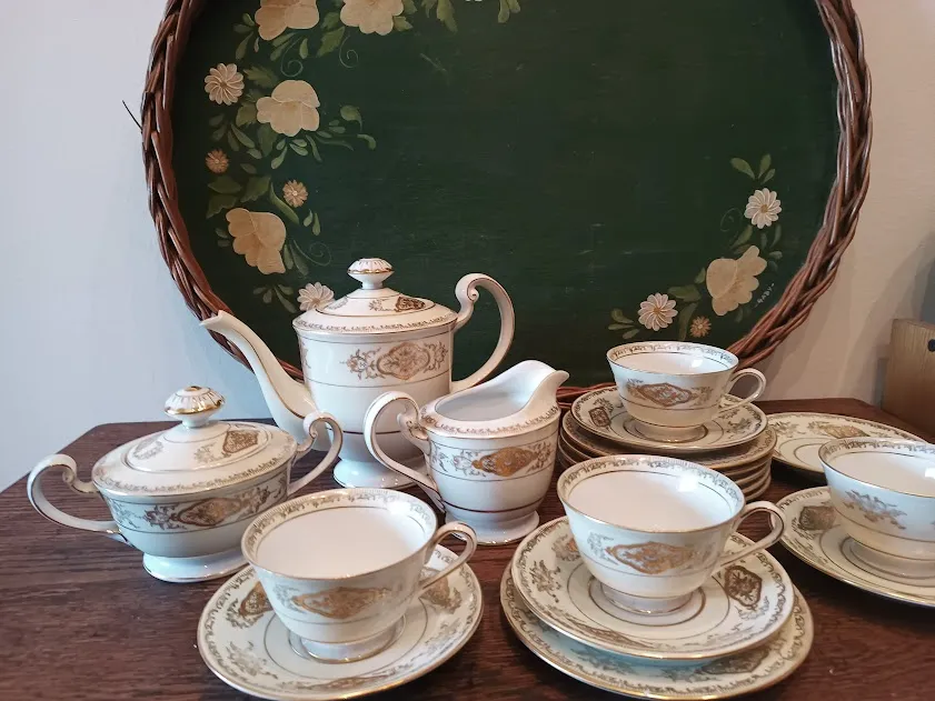 JUEGO DE TE Y POSTRE VERBANO " GOLDEN" 21 PZAS