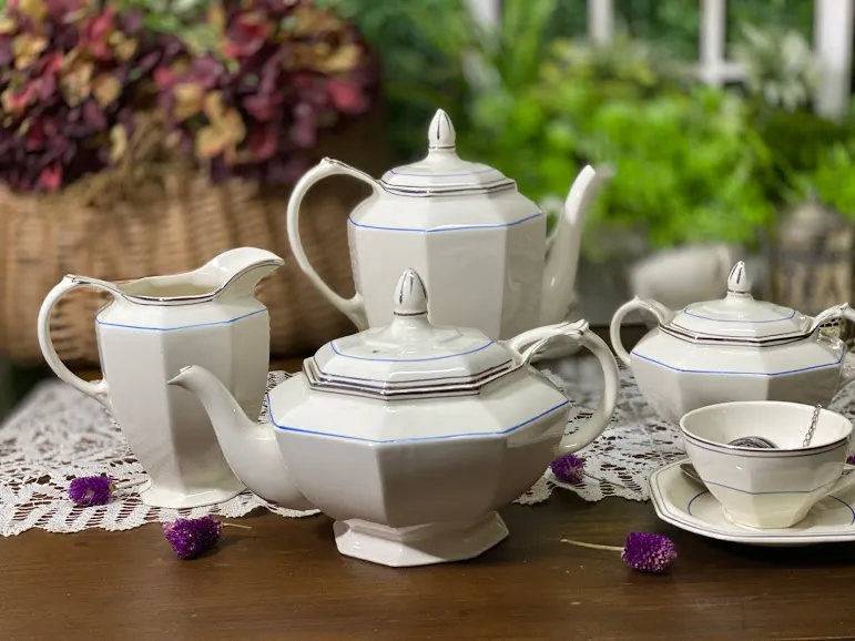 TETERA  INGLESA  HUGES