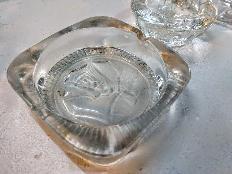 CENICERO VIDRIO  CUADRADO FONDO GRABADO " CFG"