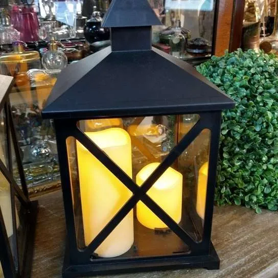 FANAL NEGRO  PLAST  CON 3 VELAS  LED -Med 17 x 17 alto 38 cm