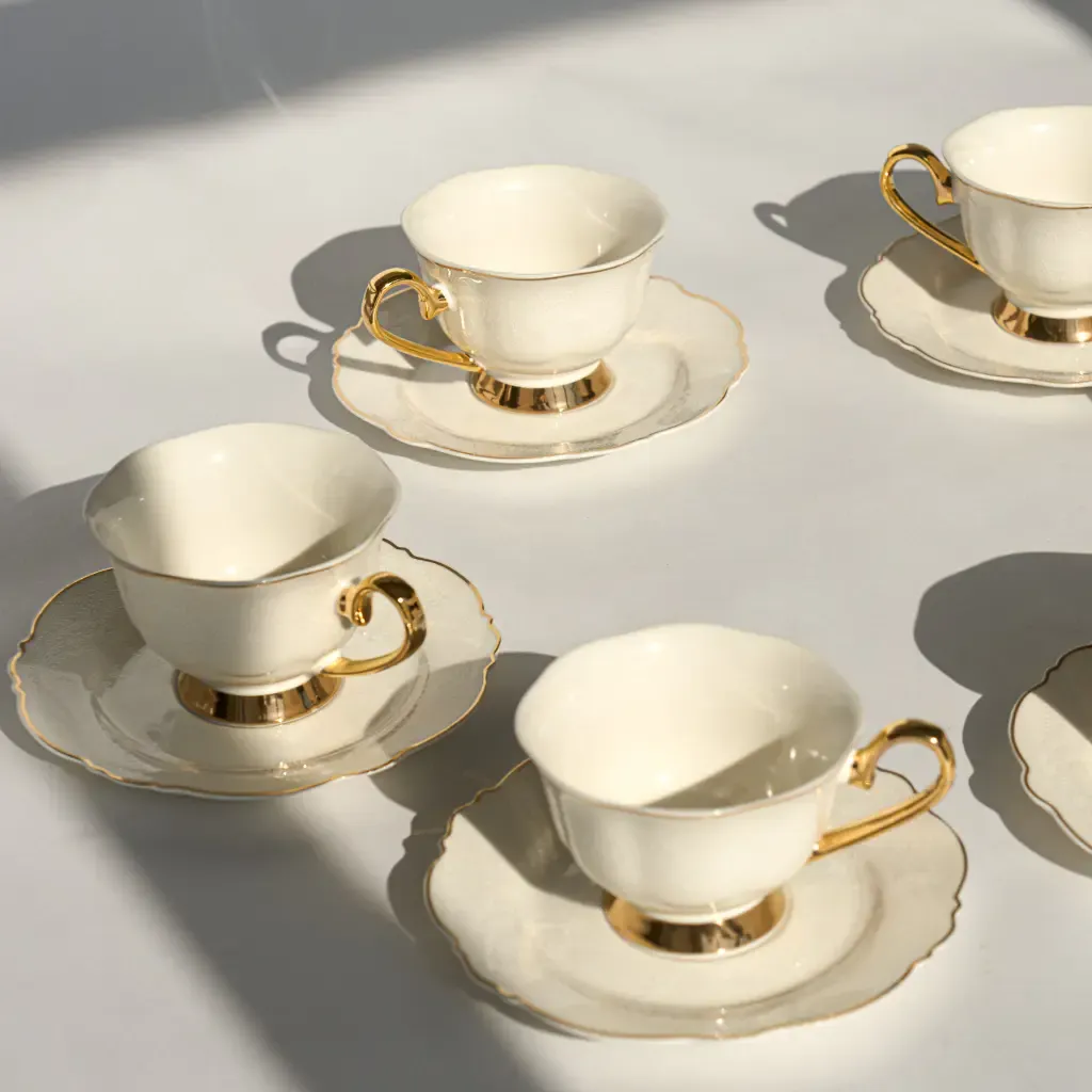 Taza de Té Porcelana Labrada "Jazmin"