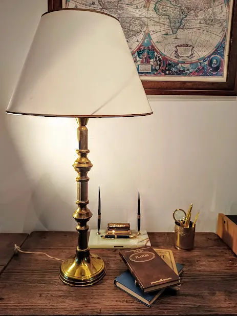 LÁMPARA DE MESA BRONCE  "ESTRIADA"  "LBE"