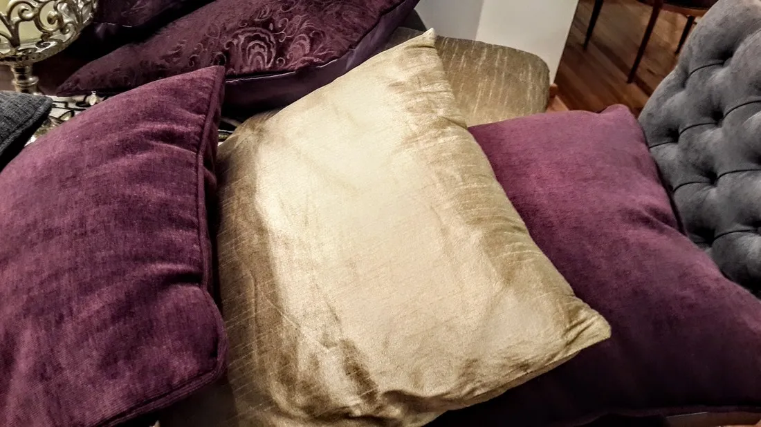 ALMOHADON LISOS - ORO -SHANTU