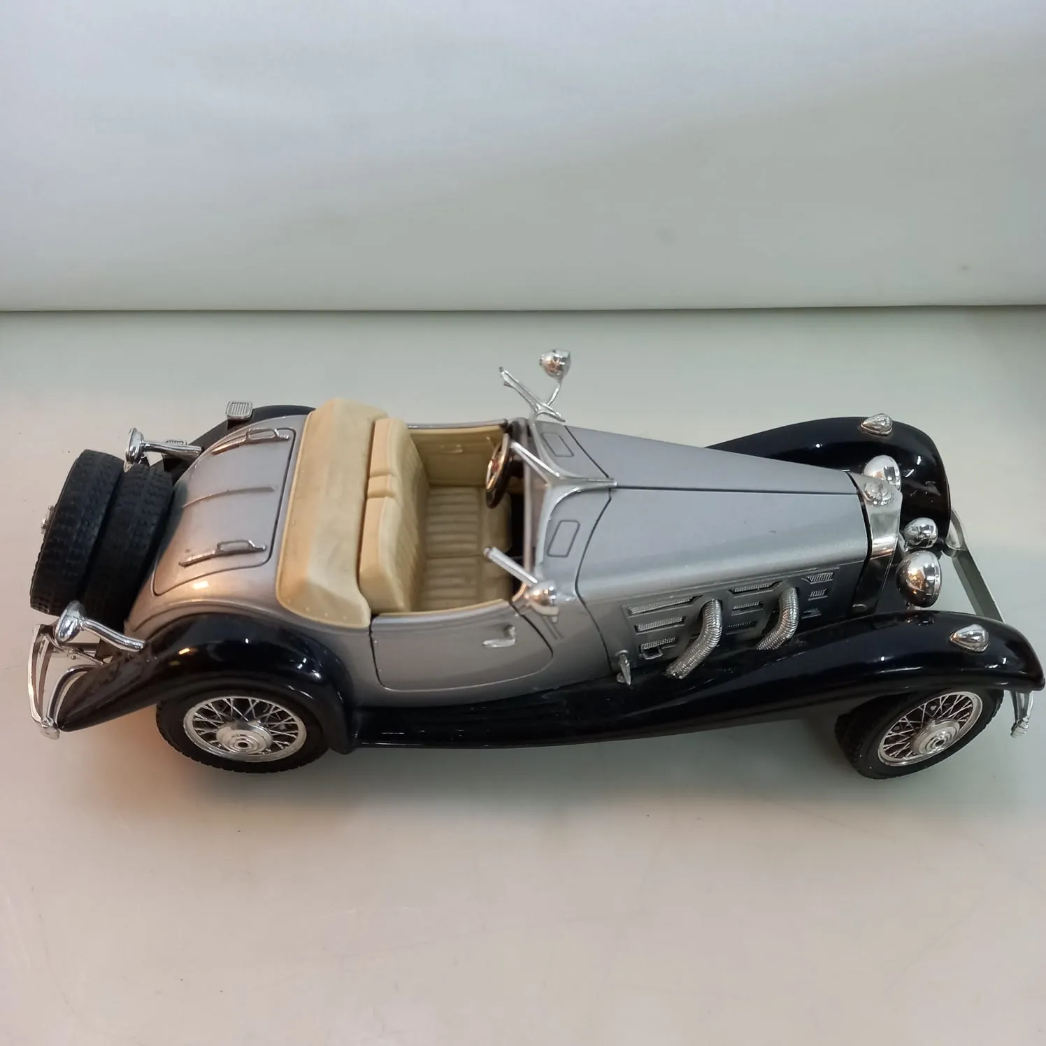 AUTITO  ROLLS  ROYCE  PLATEADO  26 X 10 X 7 CM 