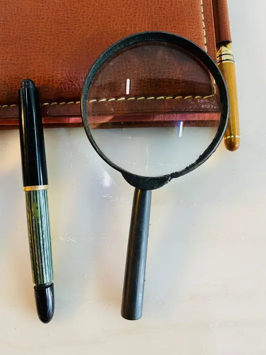 LUPA ESCRITORIO  NEGRA Diam, 7. largo 15 cm