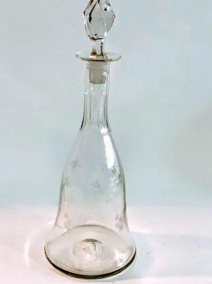 BOTELLON  DE  CRISTAL LABRADA ALT 35 CM (BOT27)