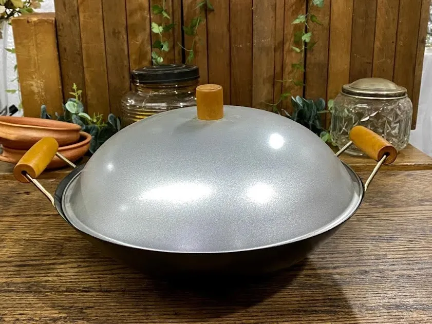 GRAN WOK CON TAPA  Diam. 40 cm
