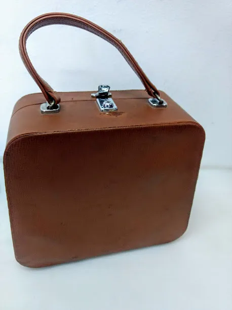 MALETIN VINTAGE VINILICO MARRON "LALI"