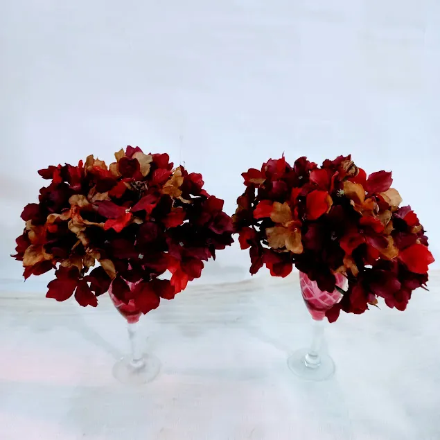 RAMILLETE  DE HORTENSIAS  BORDO CON VERDE  