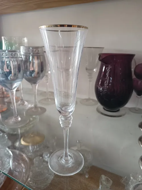 COPA CHAMPAGNE FLAUTA BORDE ORO  "LIZ" Boca 6 x 23 cm Alt