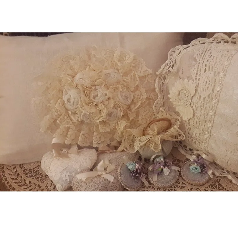 ALMOHADÓN  Romantic  con puntillas  grande 