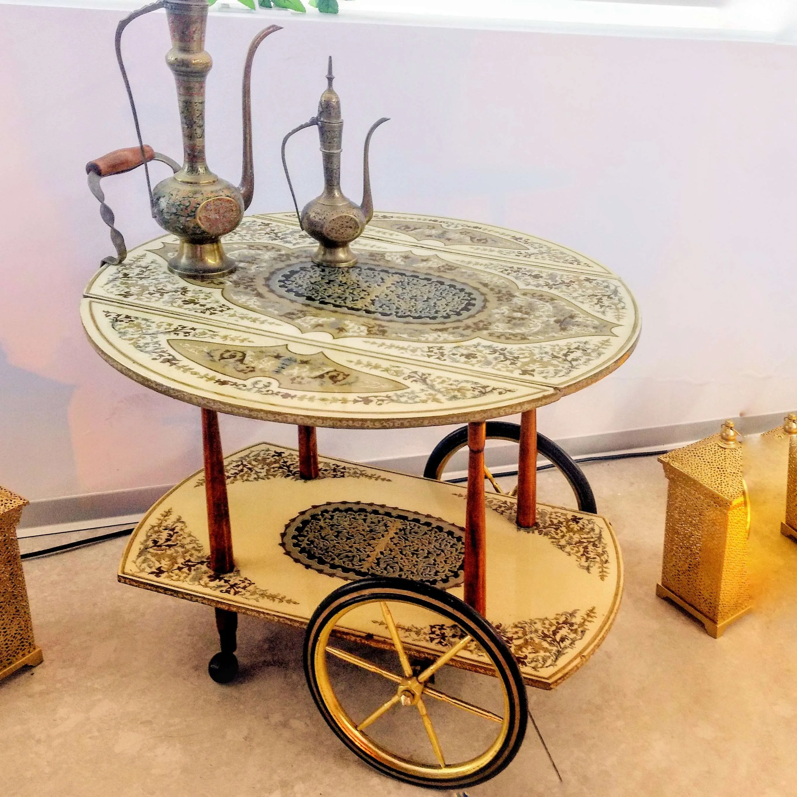 MESA CARRO BAR CON MARQUETERIE ORIENTAL diam 0.75 -Alt 0.60 mt