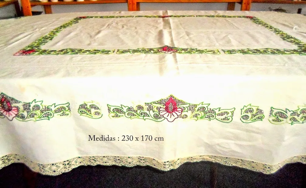 MANTEL BORDADO GUARDAS  ROJO Y VERDE . "HOJAS " 2.30 X 1.70 MT