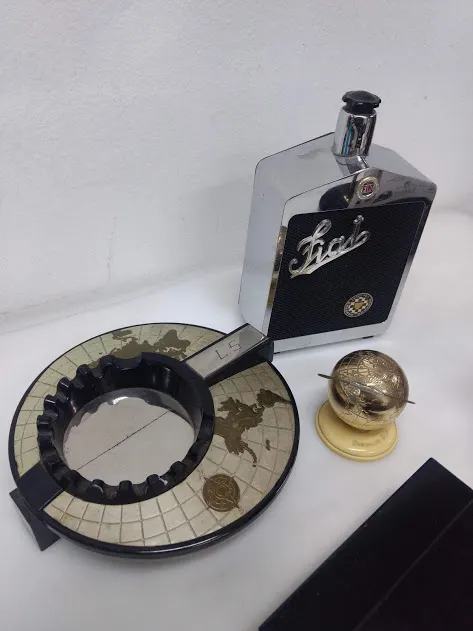 CENICERO DE ESCRITORIO MAPAMUNDI