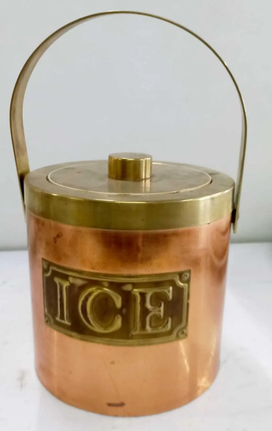 HIELERA DORADA TAPA BRONCE Y ASA  DIAM 18 X 18 CM ALT