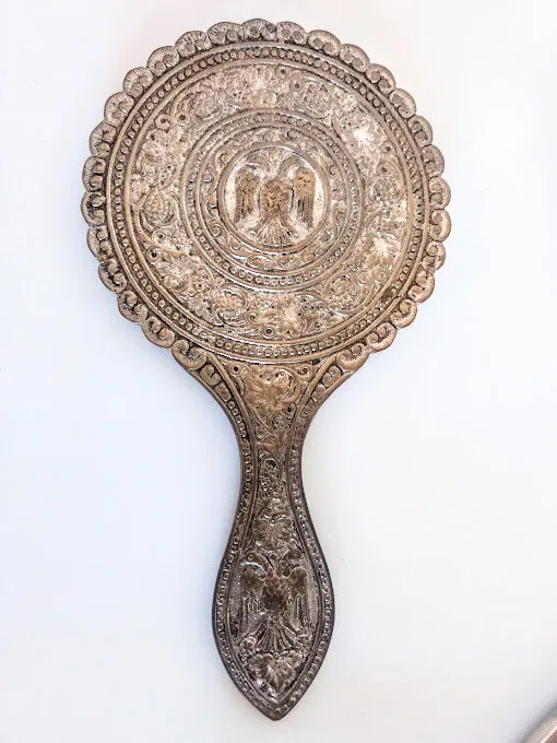 ESPEJO DE  MANO PELTRE LABRADO " AGUILA"