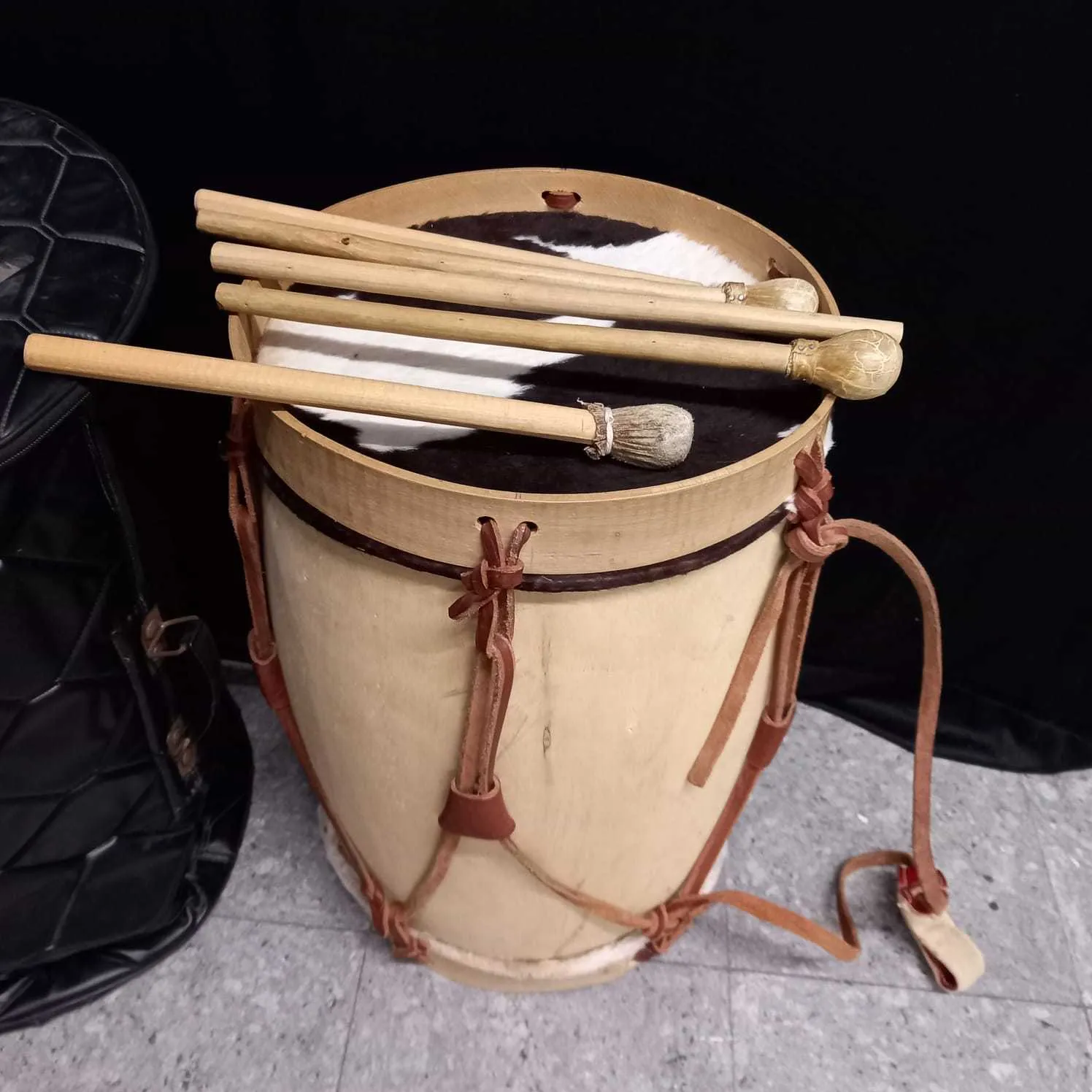 BOMBO CRIOLLO ARGENTINO  Diam  34 cm  x 52 alto