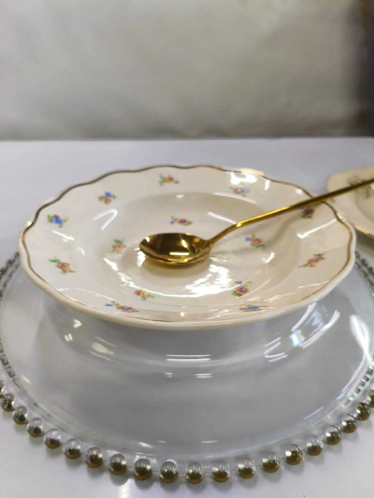 PLATO HONDO VINTAGE  FLORES  RIVIERA :Diam 22cm  