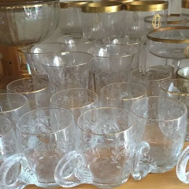 COPITA CRISTAL CON ASAS GRABADO  BORDE ORO