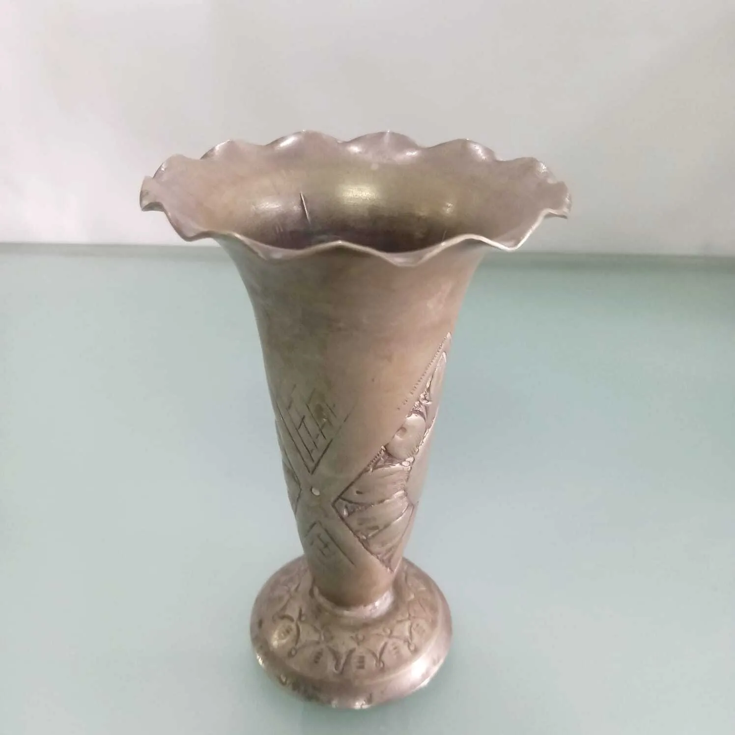 FLORERO DE PLATA ANTIQUE "FPA12" Medida  12 x 17 cm 