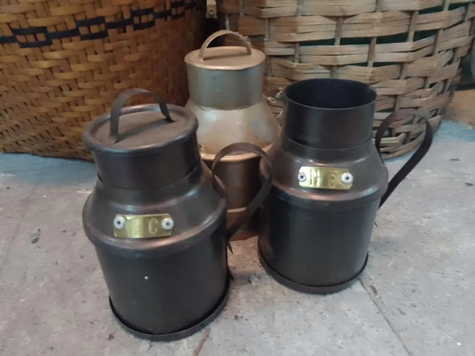 TARROS LECHEROS CHICOS 04 : Diam.Boca 6 cm , Alto 15 cm 