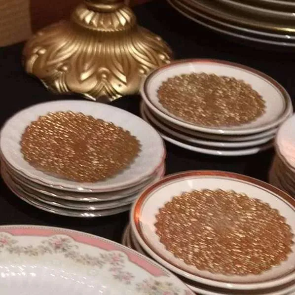 PLATITOS DE PAN PORCELANA  borde oro diam 11 cm-HART