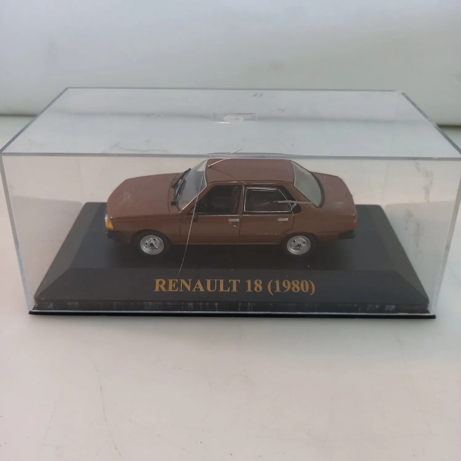 AUTITO  RENAULT   18   1980    10 X 4 X 4 CM 