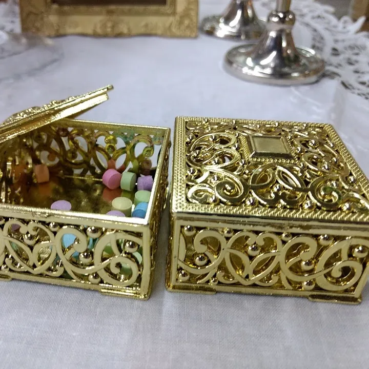 Cajita  Mini Deco  Oro cuadrado    6 X 6 x 3