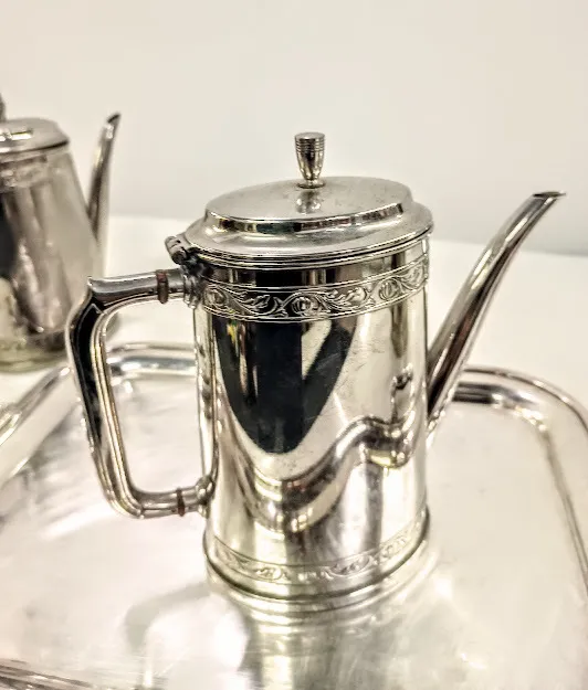 CAFETERA PLATA ANTIQUE CON  ASA METALICA  "BENEDICT" 22CM